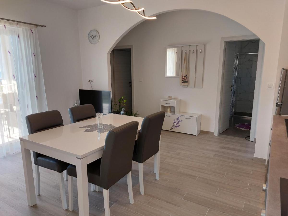 Holiday Home Kate Vis Luaran gambar